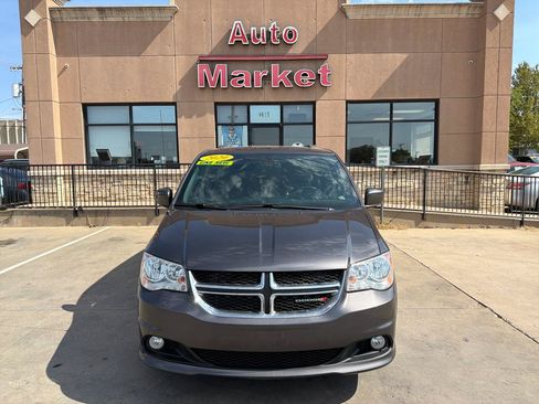 Used 2020 Dodge Grand Caravan SXT FWD image 2