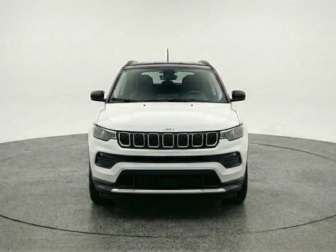 Used 2025 Jeep Compass Limited AWD/4WD image 2