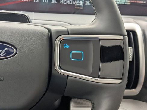 New 2025 Ford Expedition Active image 30