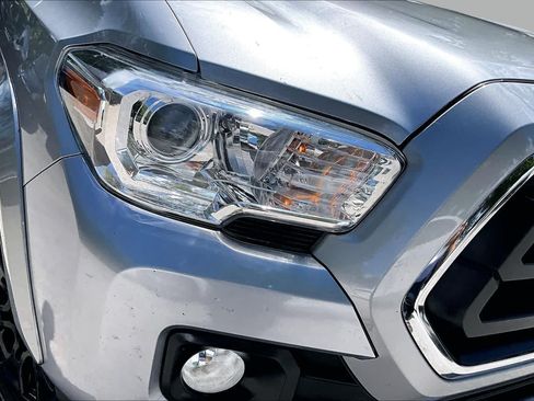 Used 2021 Toyota Tacoma SR5 RWD image 28