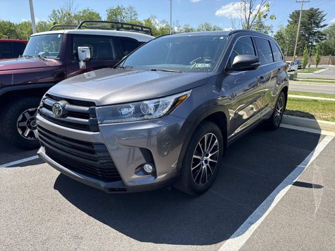 Used 2018 Toyota Highlander SE w/ Carpet Mat Package (TMS) AWD/4WD image 1