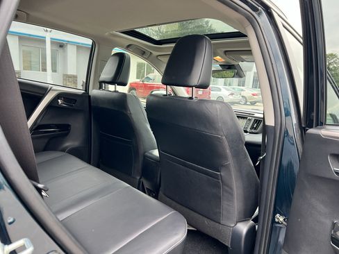 Used 2018 Toyota RAV4 Limited AWD/4WD image 11