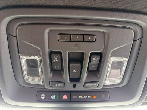 Used 2021 Chevrolet Silverado 1500 High Country w/ Technology Package AWD/4WD image 17