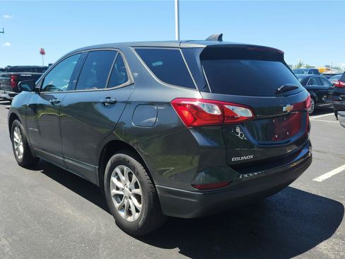 Used 2019 Chevrolet Equinox LS w/ LS Convenience Package FWD image 4