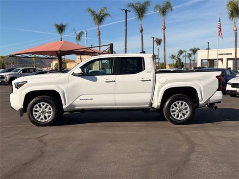 Used 2025 Toyota Tacoma SR5 image 9