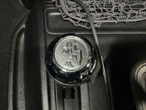Used 2017 Jeep Wrangler Unlimited Sport w/ Quick Order Package 24S AWD/4WD image 28