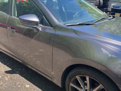 Used 2018 MAZDA MAZDA3 Touring FWD image 10