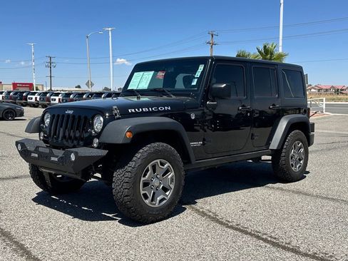 Used 2017 Jeep Wrangler Unlimited Rubicon w/ Cold Weather Group AWD/4WD image 2