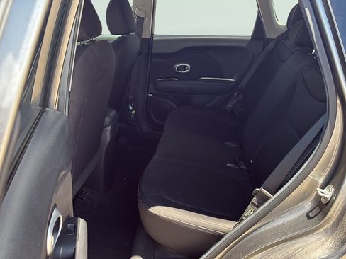 Used 2016 Kia Soul FWD image 25