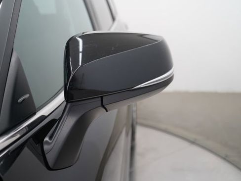 Used 2024 Toyota Highlander LE AWD/4WD image 95