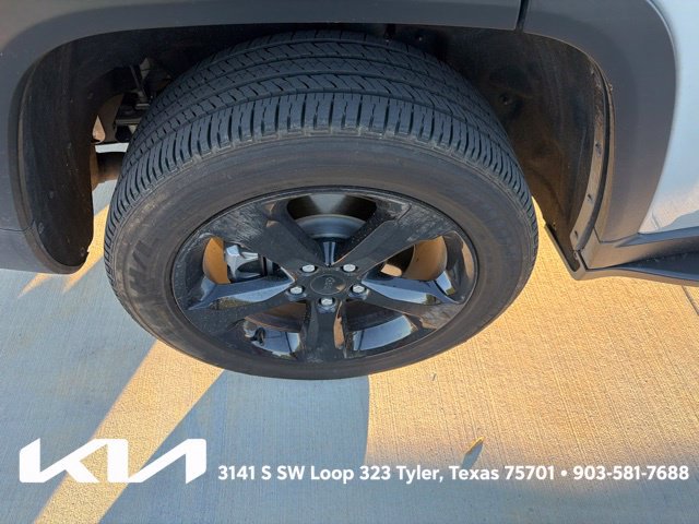 Used 2023 Jeep Grand Cherokee L Laredo AWD/4WD image 11