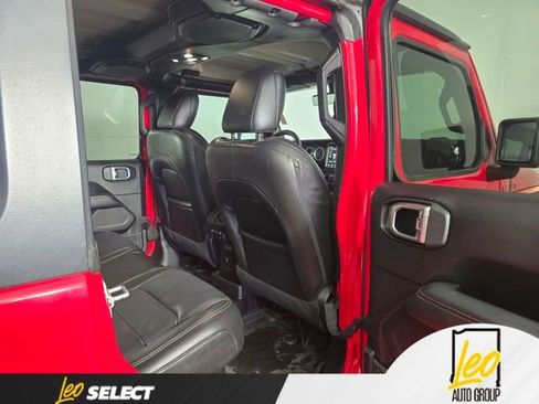 Used 2019 Jeep Wrangler Unlimited Sahara AWD/4WD image 17