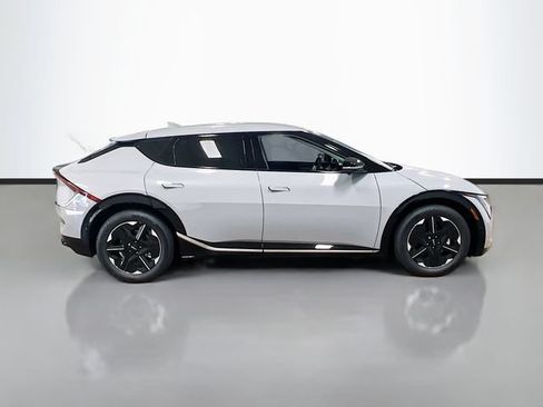New 2026 Kia EV6 Wind RWD image 8