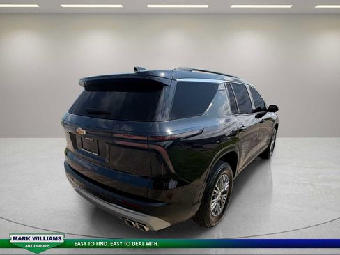 Used 2026 Chevrolet Traverse LT FWD image 3