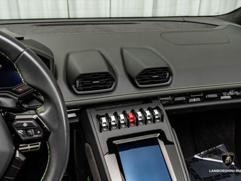 Used 2021 Lamborghini Huracan EVO RWD image 36