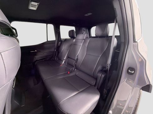 Used 2024 Lexus GX 550 w/ Accessory Package (Z1) image 25