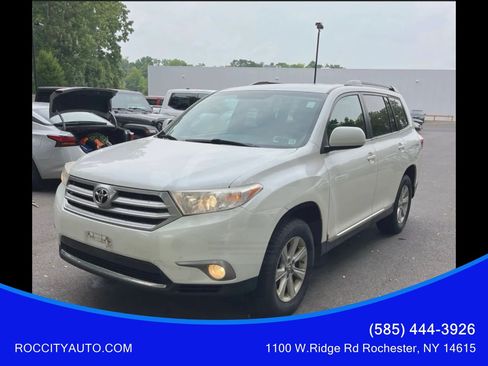 Used 2013 Toyota Highlander Plus AWD/4WD image 1