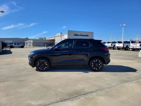 Used 2022 Chevrolet TrailBlazer LT w/ Convenience Package image 2