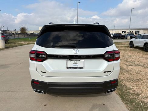 Certified 2023 Honda Pilot Sport image 7