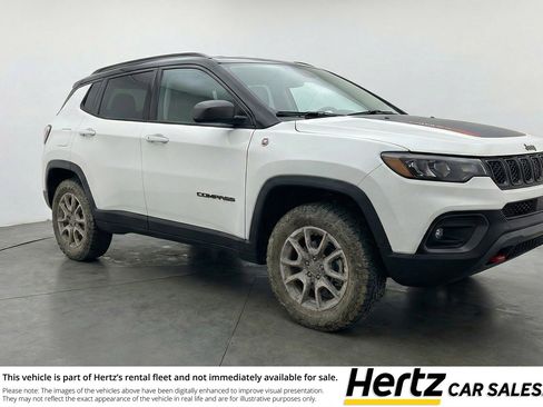 Used 2025 Jeep Compass Trailhawk AWD/4WD image 1