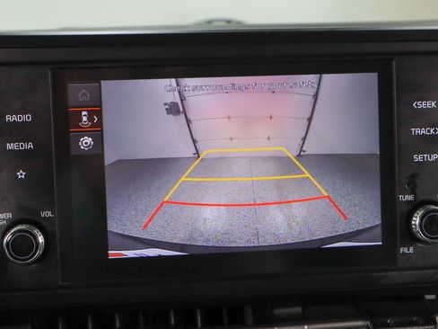 Used 2024 Kia Carnival LX image 18