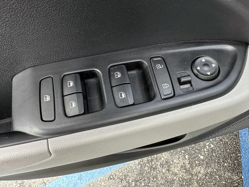 Used 2023 Hyundai Venue SEL w/ Cargo Package FWD image 9