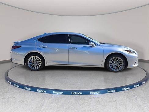 Used 2022 Lexus ES 300h Ultra Luxury image 3