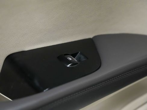 Used 2016 Lincoln MKX Reserve w/ Climate Package image 16