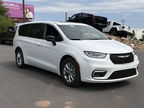 New 2026 Chrysler Pacifica Limited FWD image 14