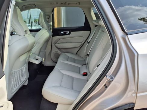 Used 2023 Volvo XC60 B5 Plus AWD/4WD image 13