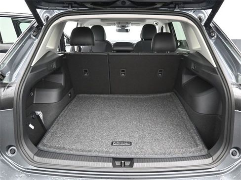 New 2026 Volkswagen Tiguan SE image 12