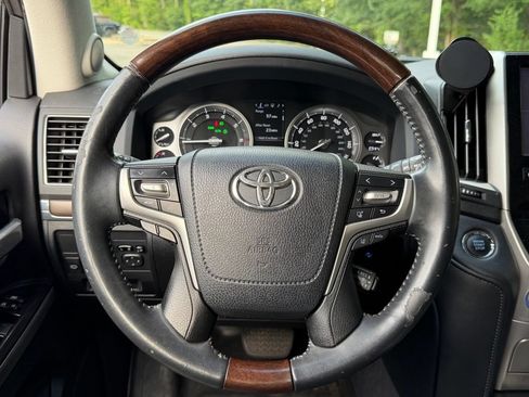 Used 2017 Toyota Land Cruiser AWD/4WD image 18