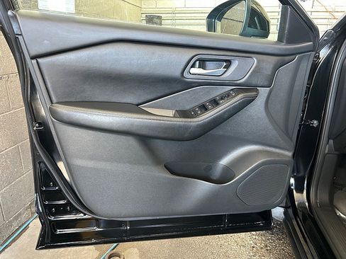 Used 2024 Nissan Rogue SV image 16