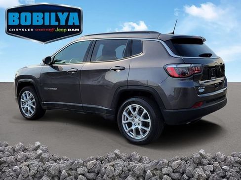 Used 2023 Jeep Compass Latitude AWD/4WD image 4