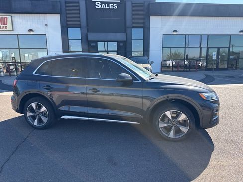 Used 2023 Audi Q5 Prestige w/ Prestige Package image 3