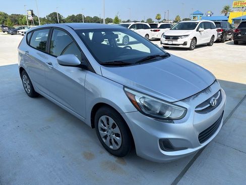 Used 2017 Hyundai Accent SE FWD image 3