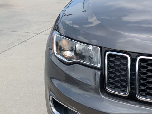 Used 2018 Jeep Grand Cherokee Laredo RWD image 7