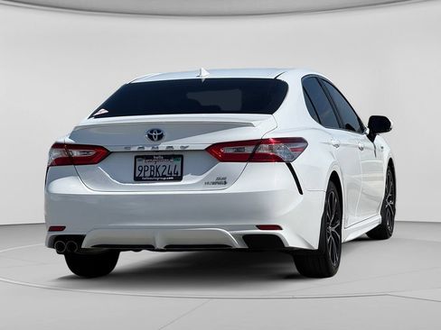 Used 2020 Toyota Camry SE w/ Sunroof Package FWD image 32