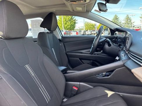 Used 2025 Hyundai Elantra SEL FWD image 10