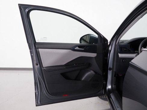 Used 2024 Volkswagen Taos SE image 44
