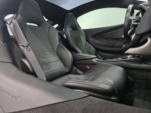 Used 2022 McLaren GT image 18