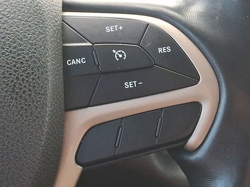 Used 2018 Jeep Cherokee Limited AWD/4WD image 23