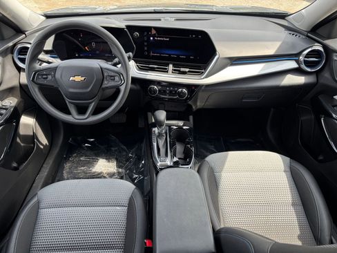 Used 2025 Chevrolet Trax LT FWD image 33