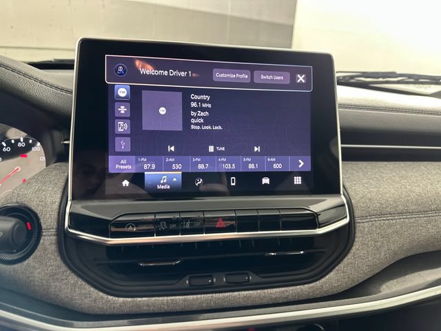 Certified 2024 Jeep Compass Latitude AWD/4WD image 8