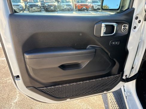 Certified 2024 Jeep Wrangler Rubicon w/ Technology Group image 22