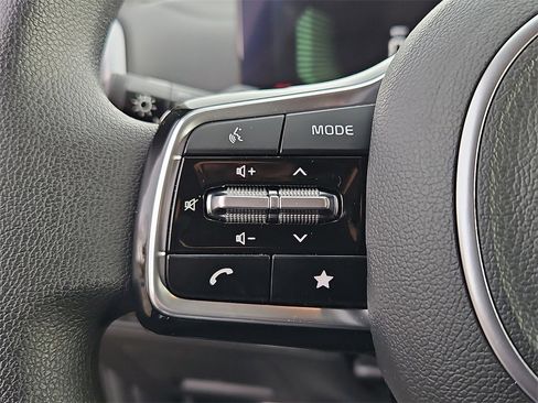 Certified 2025 Kia Sorento LX image 24