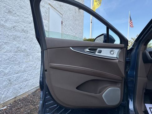 Used 2017 Lincoln MKX Reserve w/ Luxury Package image 9