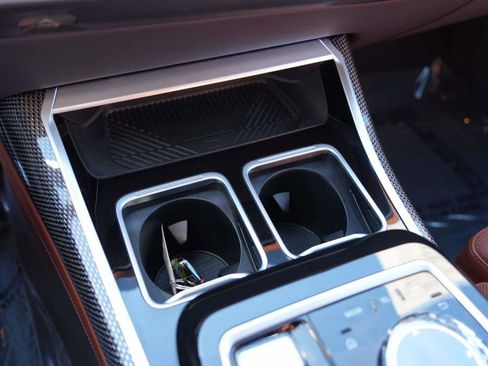 Certified 2024 BMW i7 M70 image 25