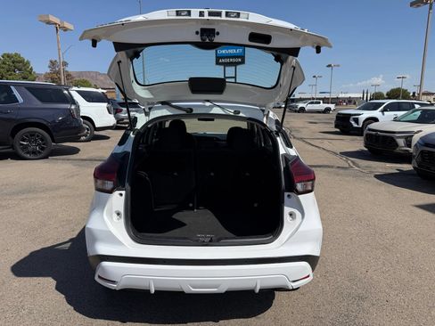 Used 2021 Nissan Kicks SV FWD image 34