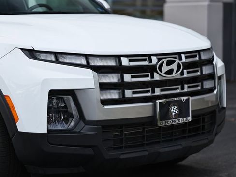 Used 2025 Hyundai Santa Cruz SEL FWD image 2